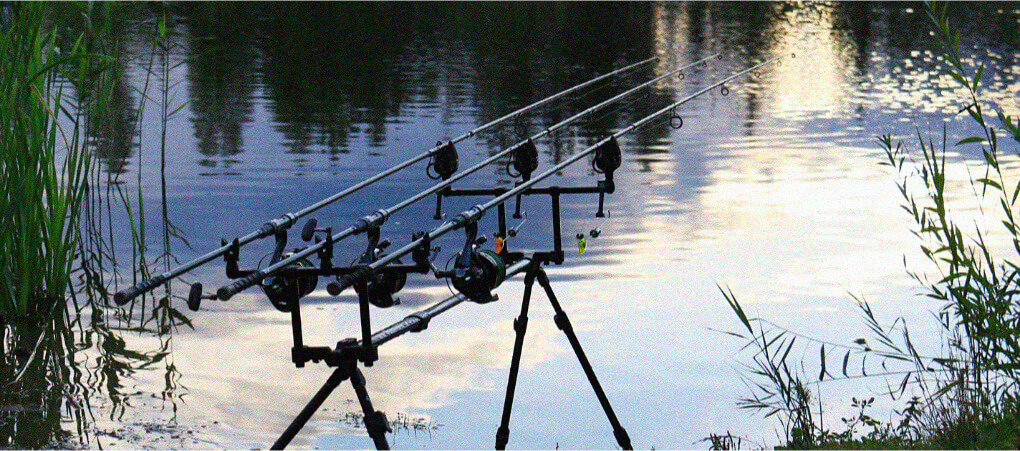 Telescopic fishing rods on the lake