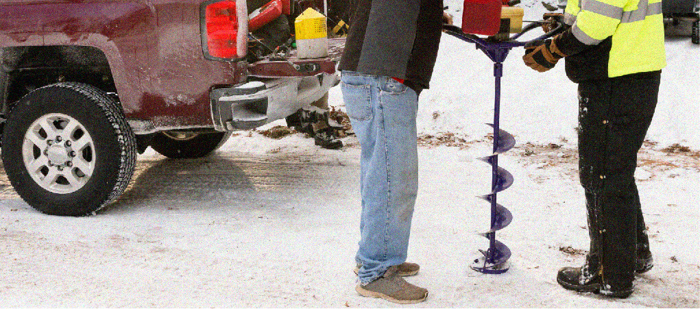 Fuel powered ice auger for fishing