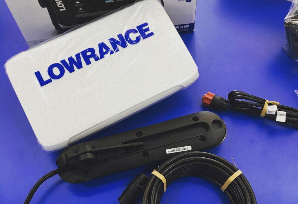 Lowrance fish finder and transducer